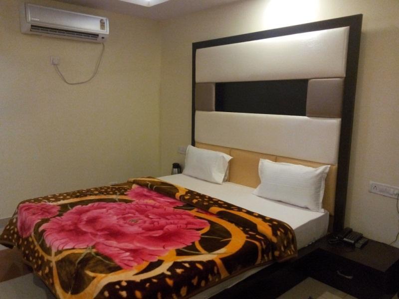 Tip Top Plaza Hotel Jaipur Bagian luar foto
